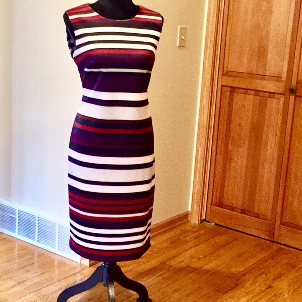 Calvin Klein Dress. Flattering and comfortable!